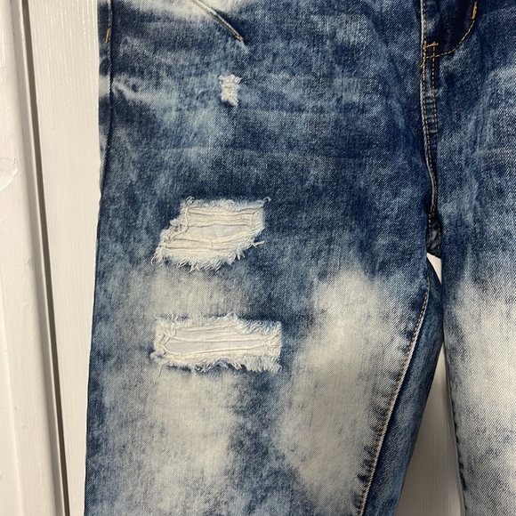 Men’s Destroyed denim shorts - Picture 3 of 10